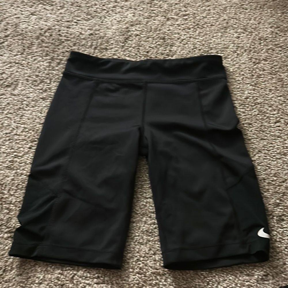 black athletic shorts from nike in a size small women